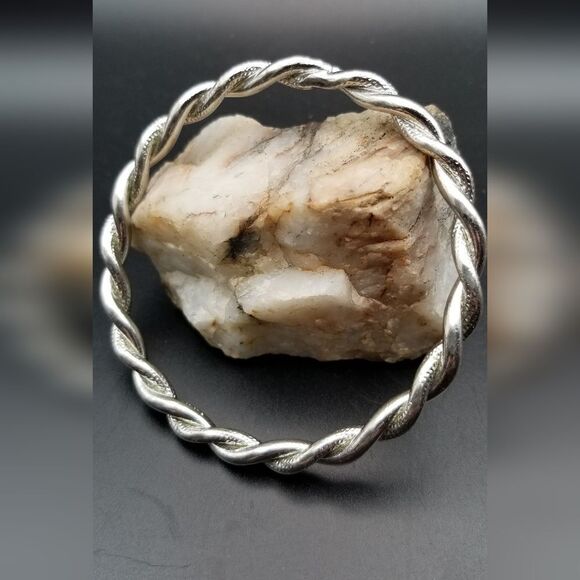 Sterling silver wreath twisted bracelet. B304 - Picture 1 of 3